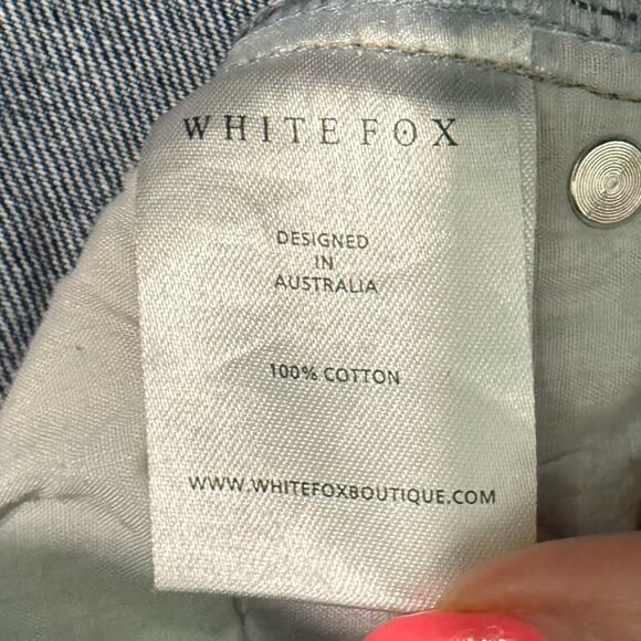 White Fox Light Wash High Rise Distressed Denim Straight Mom Jeans Size S 26" - Picture 7 of 9